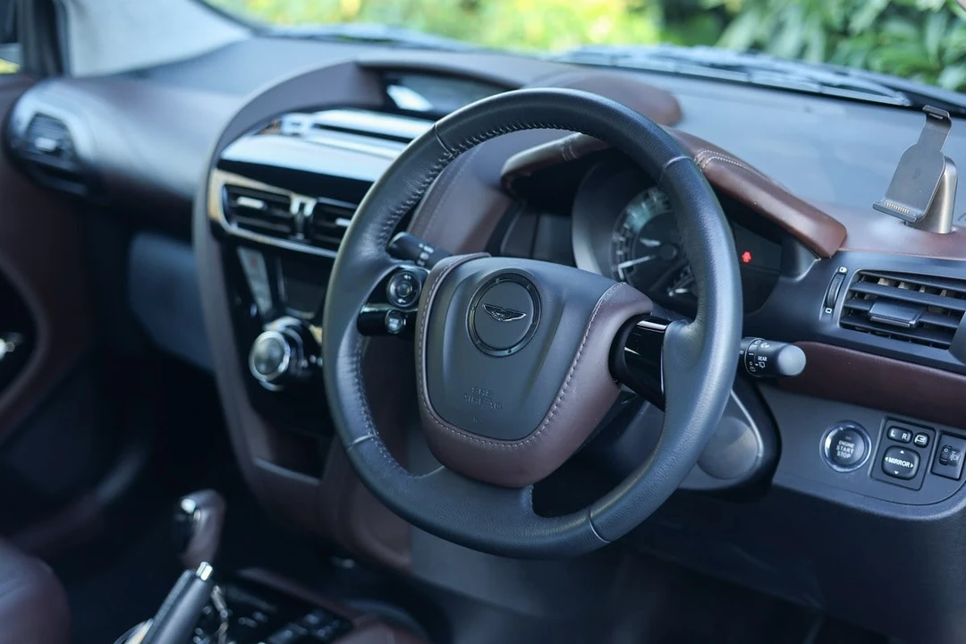 2011 Aston Martin - Image 18 of 30