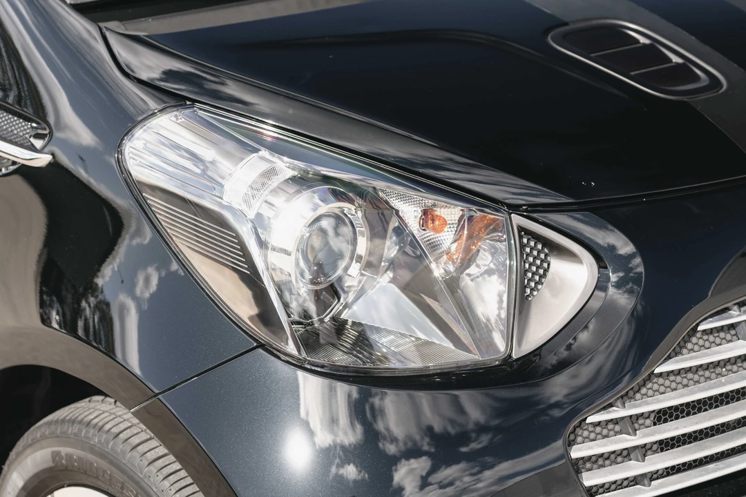 2011 Aston Martin - Image 23 of 31