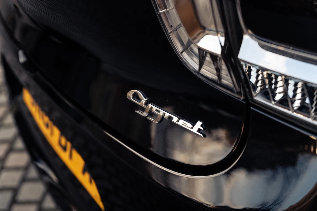2011 Aston Martin - Image 24 of 31