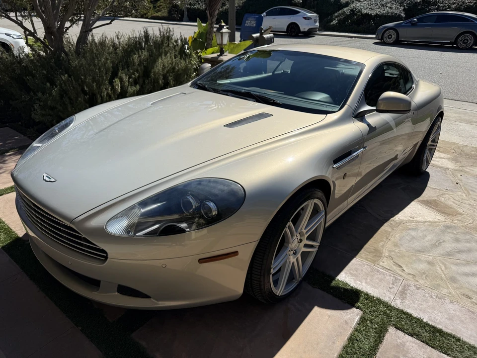 2011 Aston Martin DB9 - Image 3 of 31