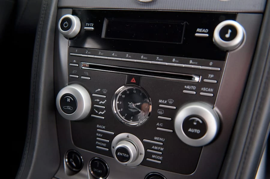 2011 Aston Martin Rapide - Image 4 of 9