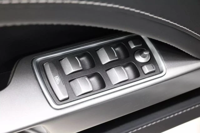 2011 Aston Martin Rapide - Image 10 of 12