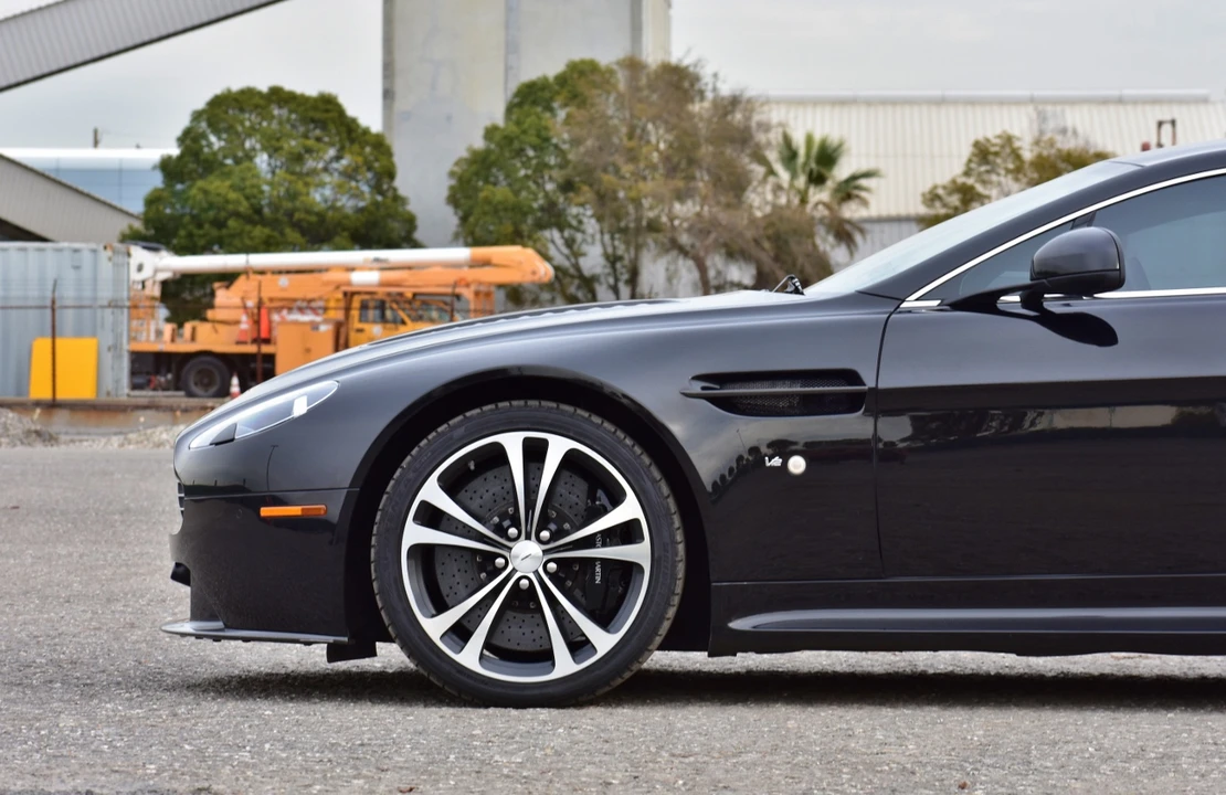 2011 Aston Martin V12 Vantage (2010-2018) - Image 24 of 31
