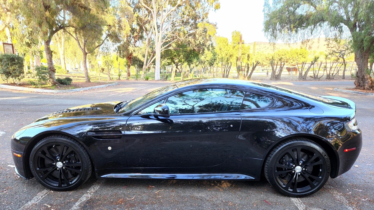2011 Aston Martin V12 Vantage (2010-2018) - Image 8 of 31