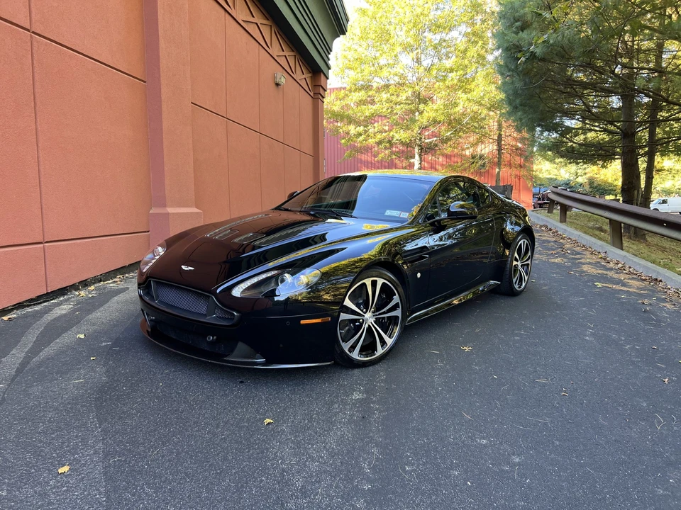 2011 Aston Martin V12 Vantage (2010-2018) - Image 5 of 31