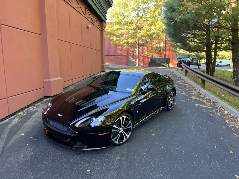 2011 Aston Martin V12 Vantage (2010-2018) - Image 8 of 31
