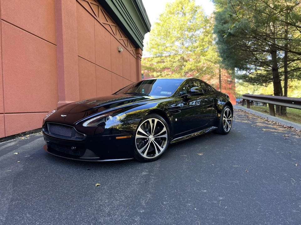 2011 Aston Martin V12 Vantage (2010-2018) - Image 6 of 31
