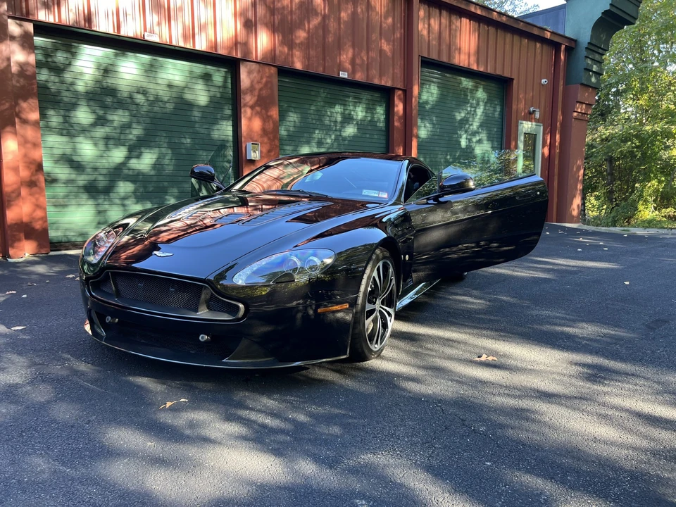 2011 Aston Martin V12 Vantage (2010-2018) - Image 17 of 31