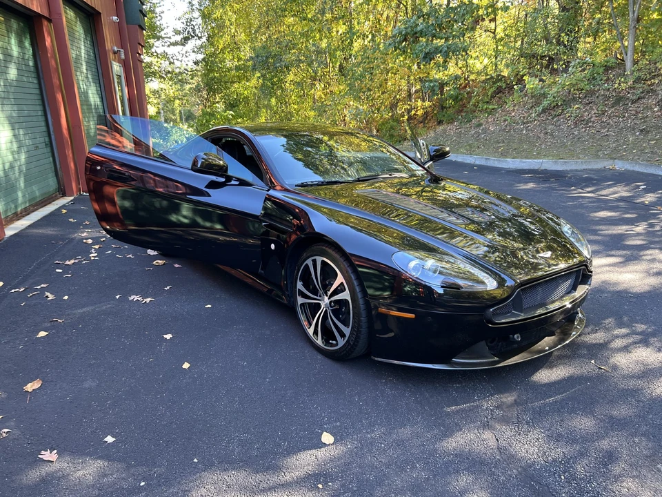 2011 Aston Martin V12 Vantage (2010-2018) - Image 14 of 31