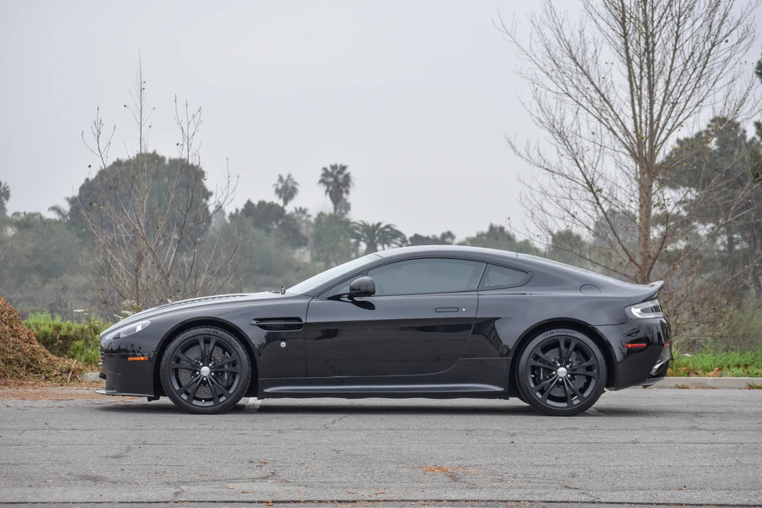 2011 Aston Martin V12 Vantage (2010-2018) - Image 10 of 31