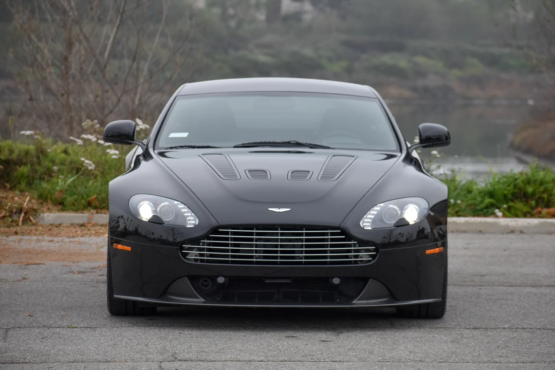 2011 Aston Martin V12 Vantage (2010-2018) - Image 2 of 31