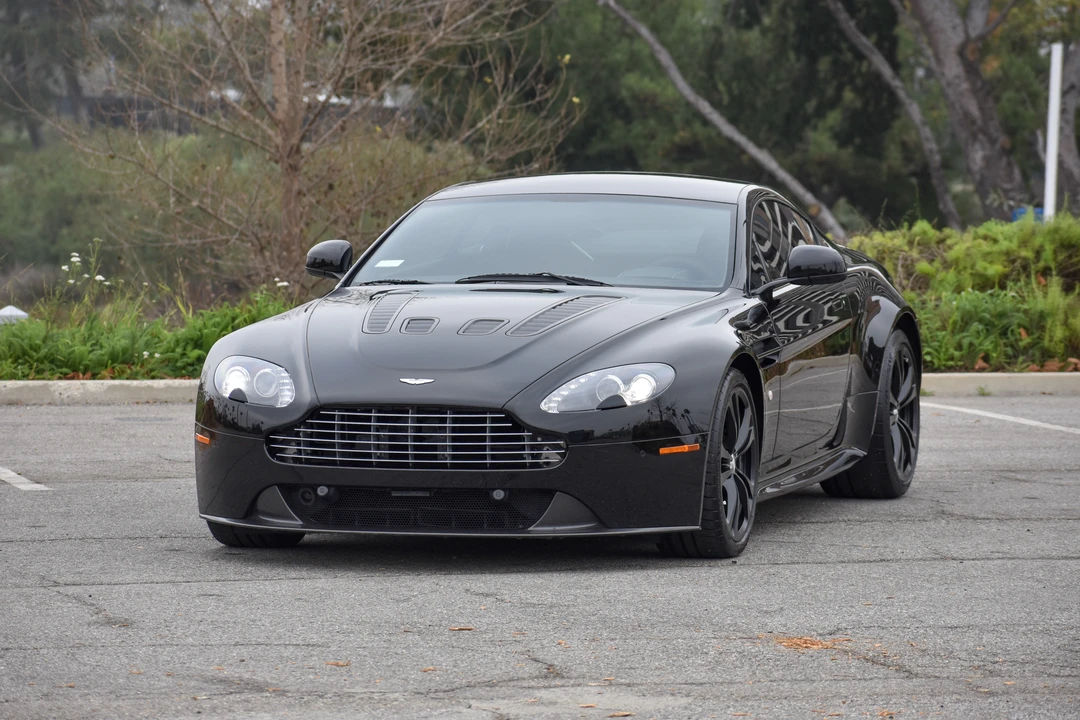 2011 Aston Martin V12 Vantage (2010-2018) - Image 3 of 31