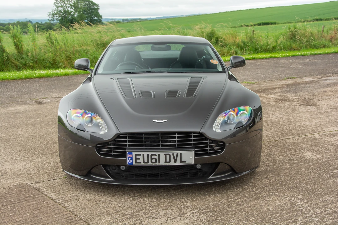 2011 Aston Martin Vantage - Image 10 of 31