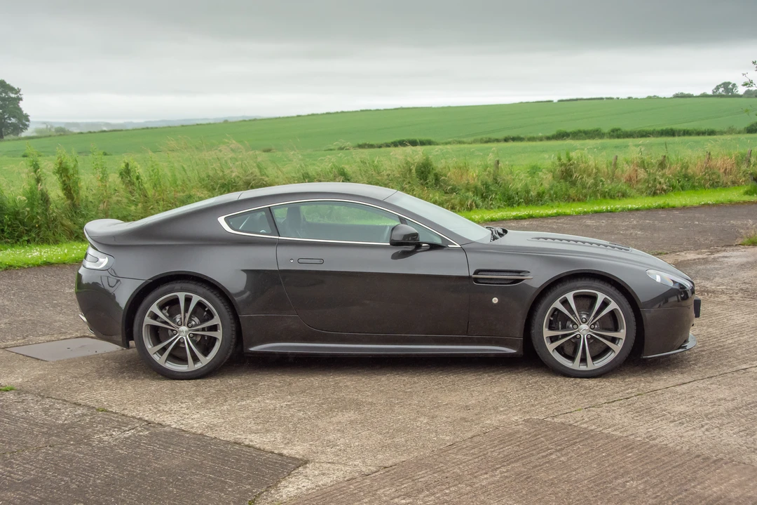 2011 Aston Martin Vantage - Image 4 of 31