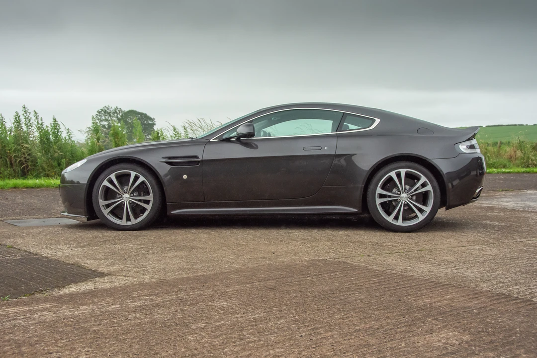 2011 Aston Martin Vantage - Image 8 of 31