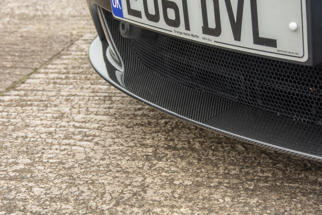 2011 Aston Martin Vantage - Image 13 of 31