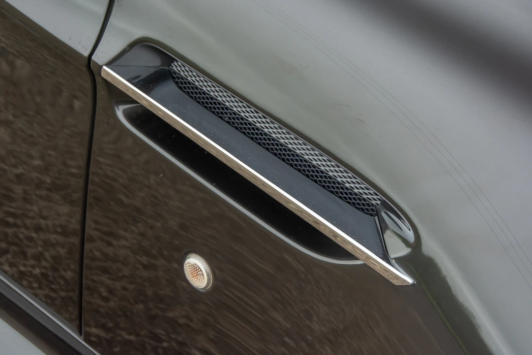 2011 Aston Martin Vantage - Image 18 of 31
