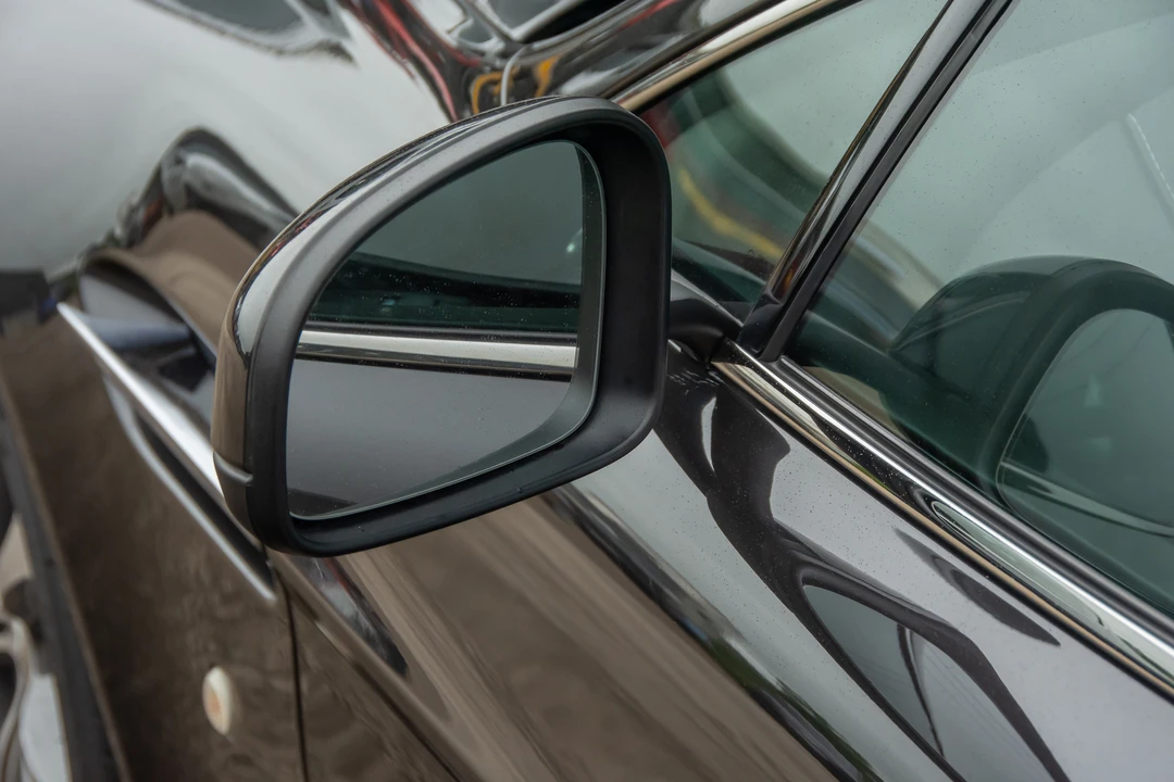2011 Aston Martin Vantage - Image 22 of 31