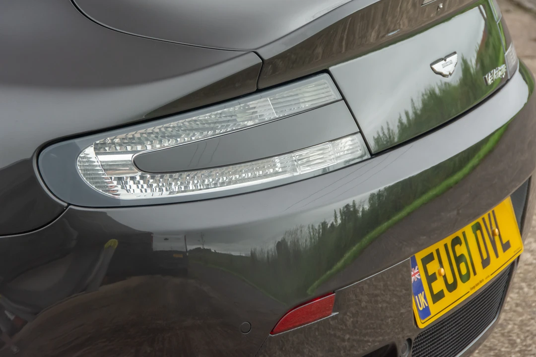 2011 Aston Martin Vantage - Image 25 of 31