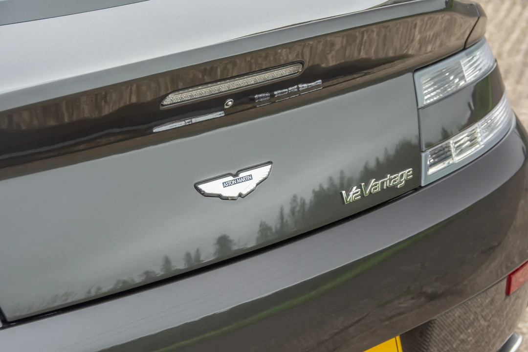 2011 Aston Martin Vantage - Image 26 of 31