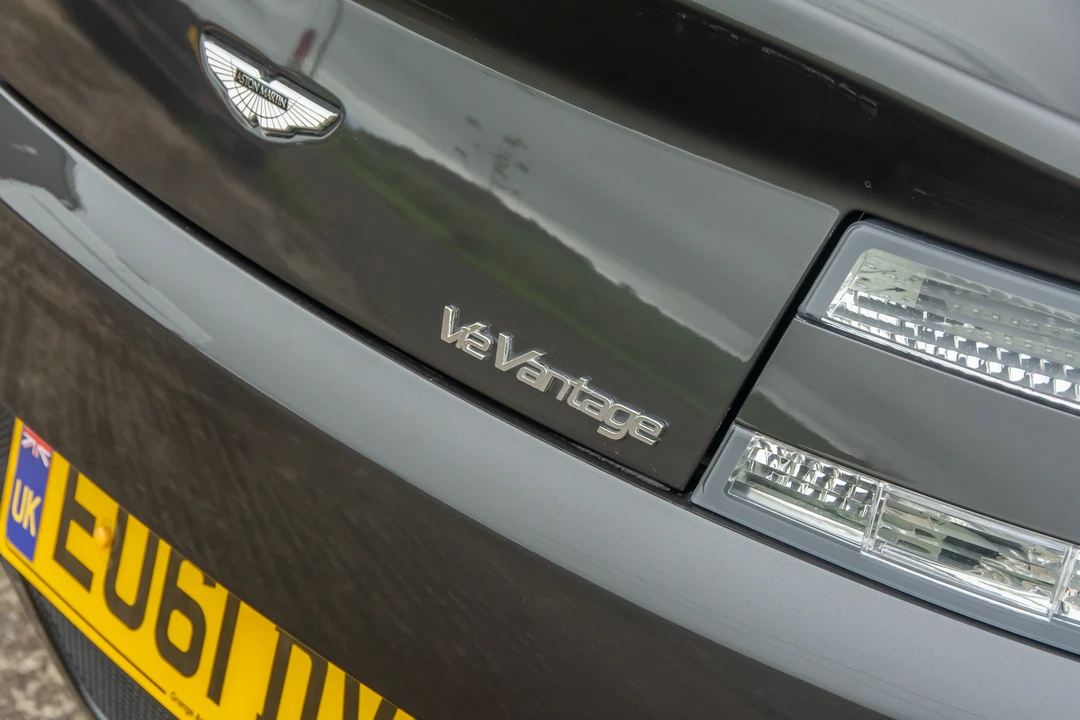 2011 Aston Martin Vantage - Image 27 of 31