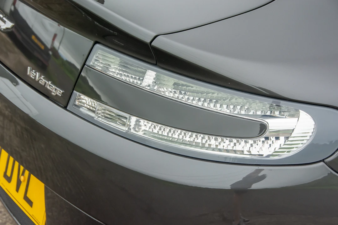 2011 Aston Martin Vantage - Image 28 of 31