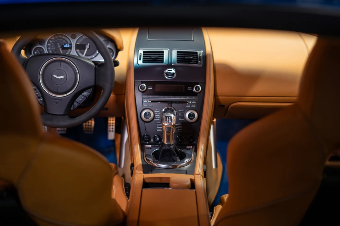 2011 Aston Martin Vantage - Image 28 of 31