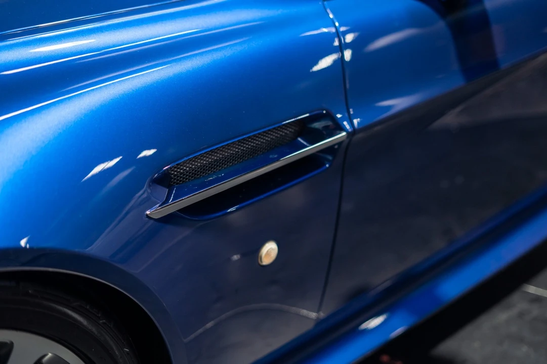 2011 Aston Martin Vantage - Image 25 of 31