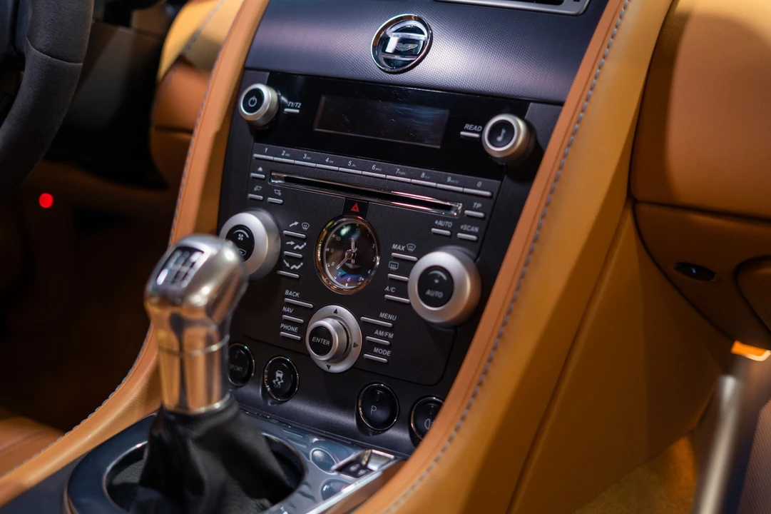 2011 Aston Martin Vantage - Image 8 of 31