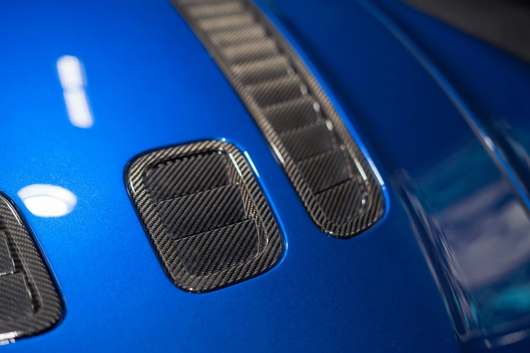 2011 Aston Martin Vantage - Image 17 of 31