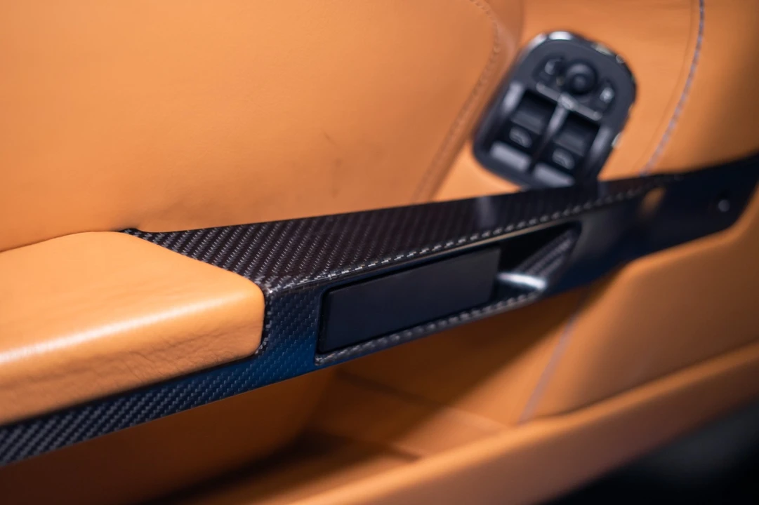 2011 Aston Martin Vantage - Image 23 of 31