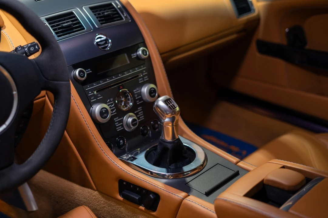 2011 Aston Martin Vantage - Image 13 of 31