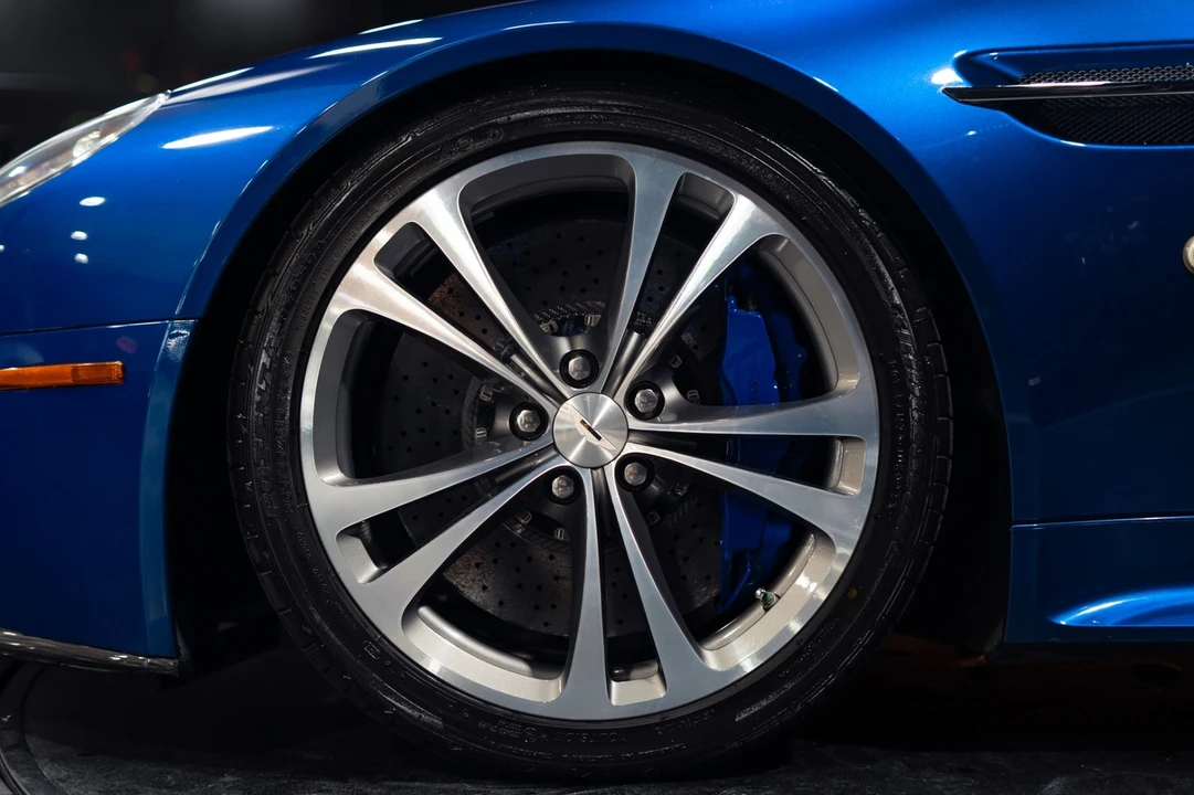 2011 Aston Martin Vantage - Image 12 of 31