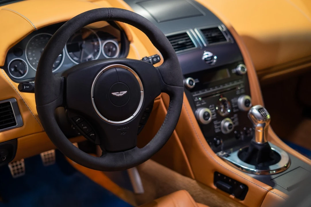 2011 Aston Martin Vantage - Image 14 of 31