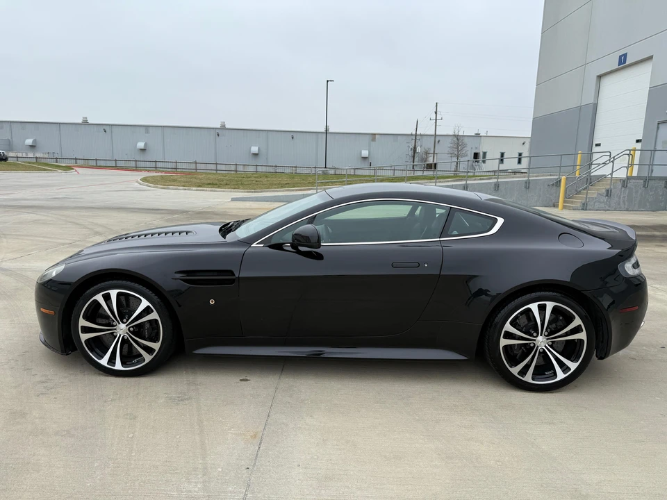 2011 Aston Martin V12 Vantage (2010-2018) - Image 12 of 31