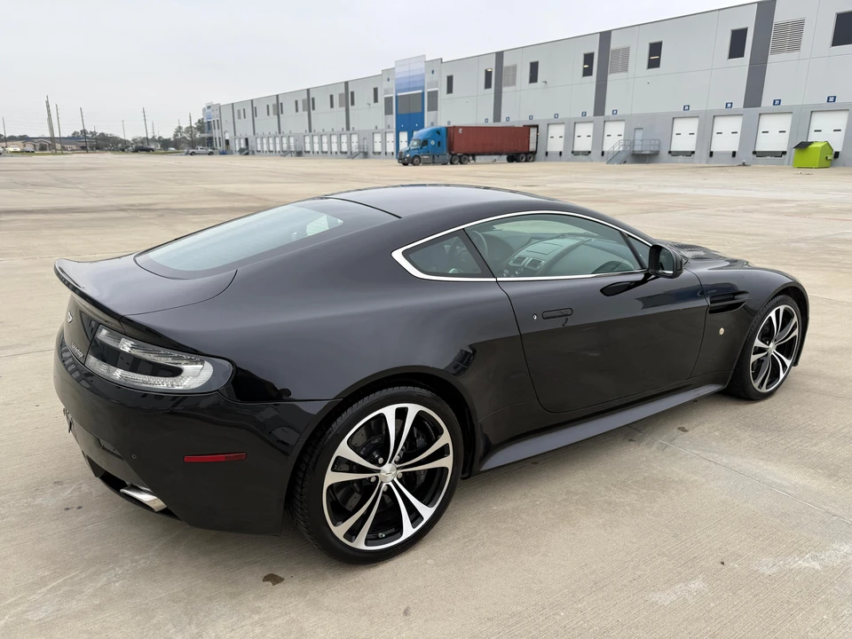 2011 Aston Martin V12 Vantage (2010-2018) - Image 18 of 31