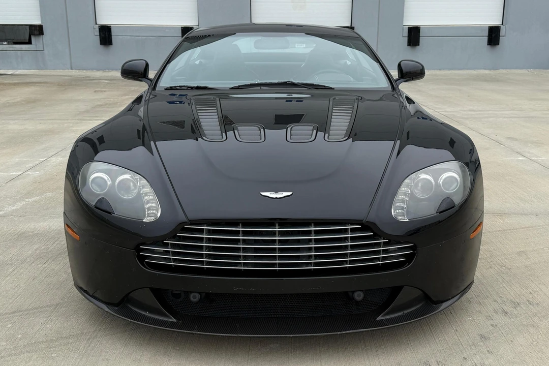 2011 Aston Martin V12 Vantage (2010-2018) - Image 2 of 31