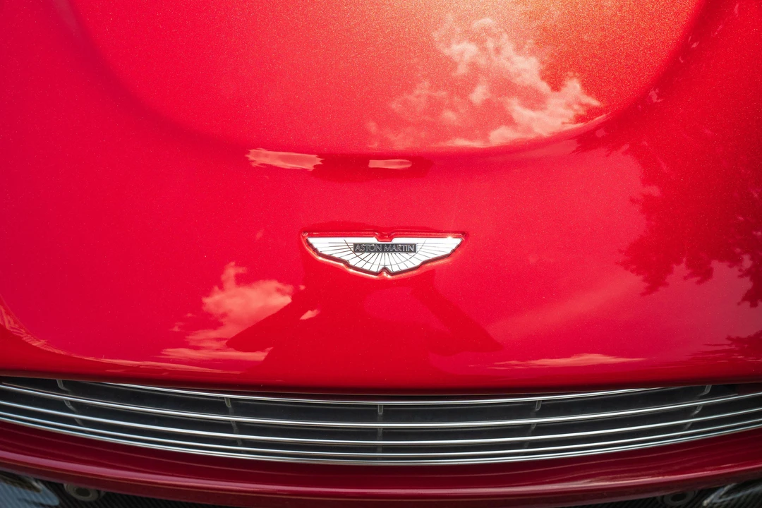 2011 Aston Martin Vantage - Image 13 of 31