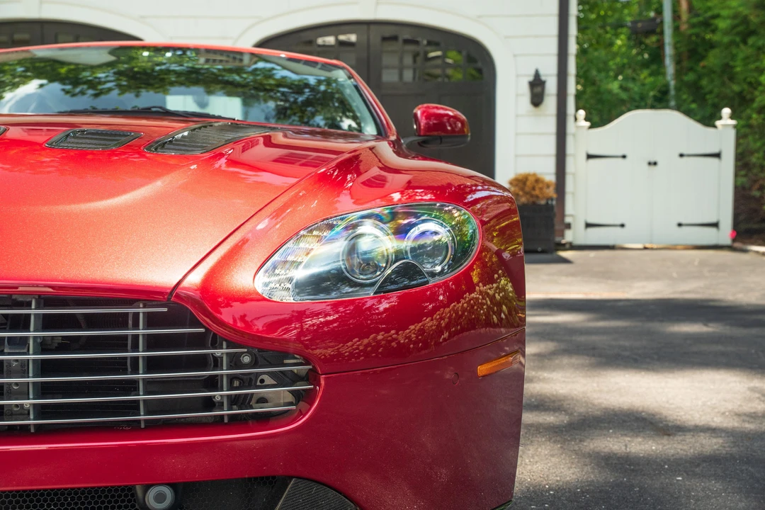 2011 Aston Martin Vantage - Image 15 of 31