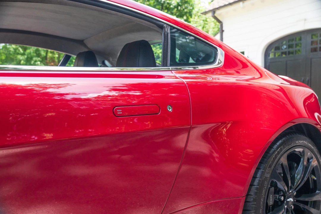 2011 Aston Martin Vantage - Image 27 of 31