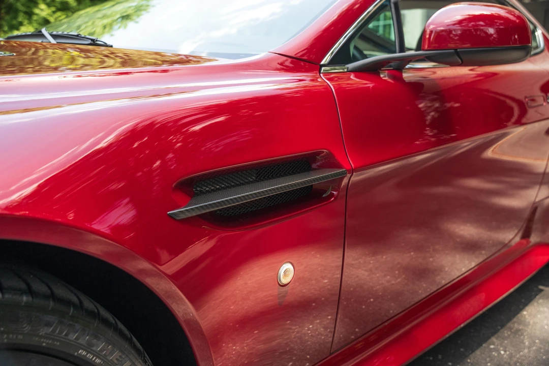 2011 Aston Martin Vantage - Image 24 of 31