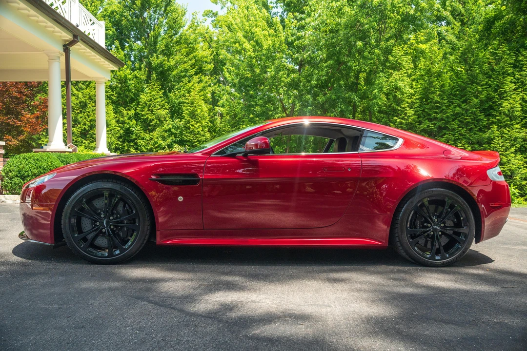 2011 Aston Martin Vantage - Image 7 of 31