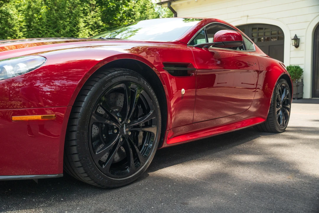 2011 Aston Martin Vantage - Image 23 of 31