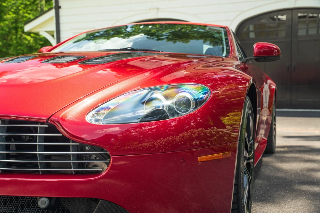 2011 Aston Martin Vantage - Image 16 of 31
