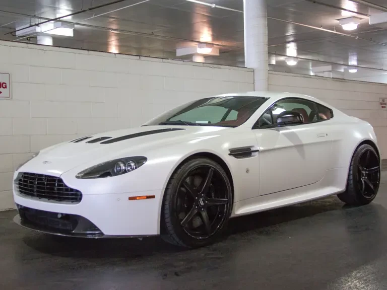2011 Aston Martin V12 Vantage (2010-2018) - Image 2 of 2