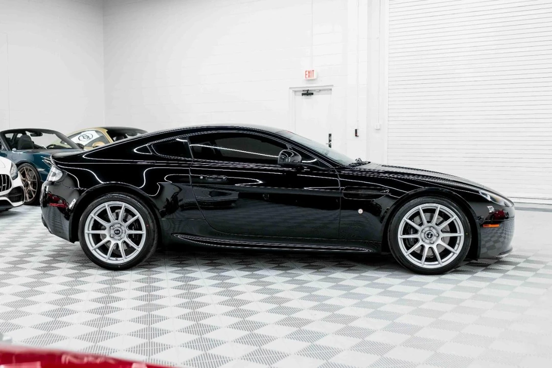 2011 Aston Martin V8 Vantage (2006-2017) - Image 6 of 31