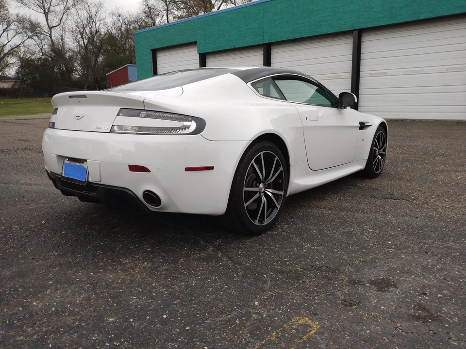 2011 Aston Martin V8 Vantage (2006-2017) - Image 10 of 31