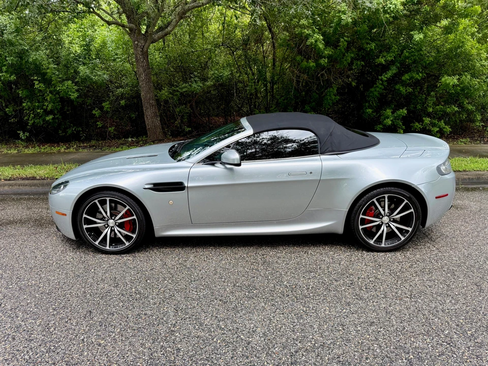 2011 Aston Martin V8 Vantage (2006-2017) - Image 24 of 31
