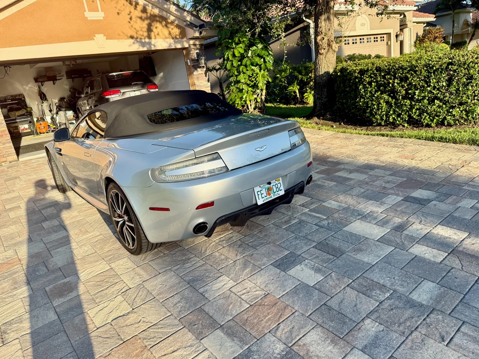 2011 Aston Martin V8 Vantage (2006-2017) - Image 26 of 31