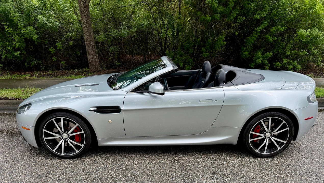 2011 Aston Martin V8 Vantage (2006-2017) - Image 10 of 31